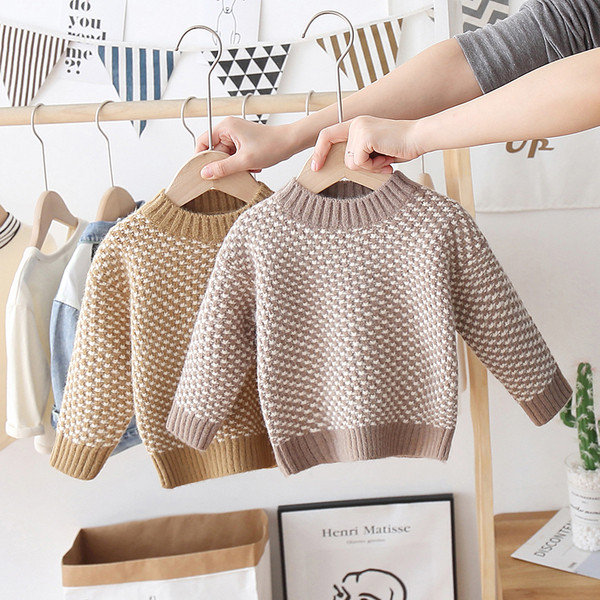 Kötött gyerekpulóver kerek nyakkivágással, lányoknak megfelelő