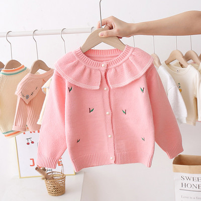 Kötött gyerekkardigán lányoknak gombokkal és hímzéssel