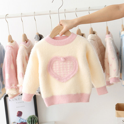 Παιδικό πουλόβερ για κορίτσια με οβάλ ντεκολτέ και καρδιά