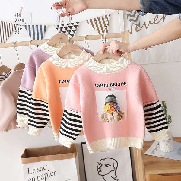 Alkalmi gyerekpulóver ovális nyakkivágással és virágmintával