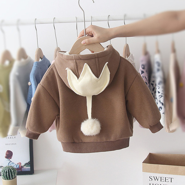 Aktuális gyerek pulóver kapucnival és 3D elemekkel