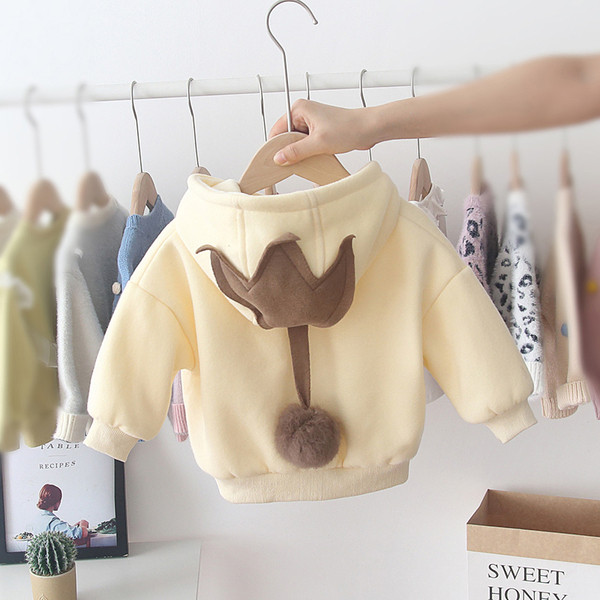 Aktuális gyerek pulóver kapucnival és 3D elemekkel