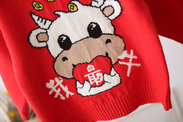 Alkalmi gyerekpulóver piros színben, színes rátéttel