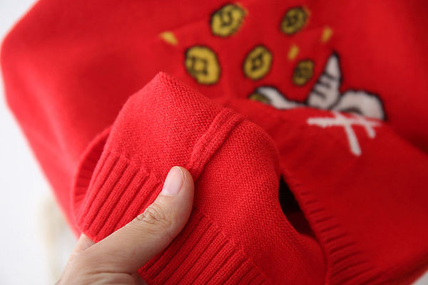 Alkalmi gyerekpulóver piros színben, színes rátéttel