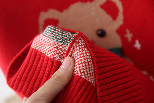 Alkalmi gyerek pulóver karácsonyi mintával és ovális nyakkivágással