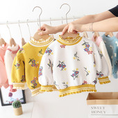 Modern gyerekpulóver lányoknak magas gallérral és virágmotívumokkal