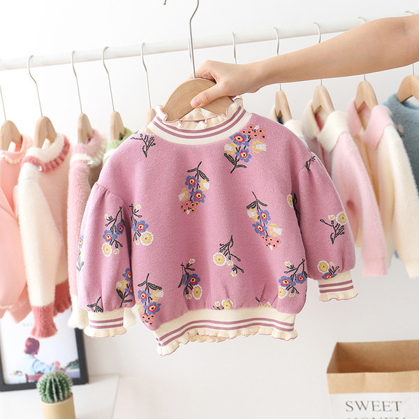 Modern gyerekpulóver lányoknak magas gallérral és virágmotívumokkal