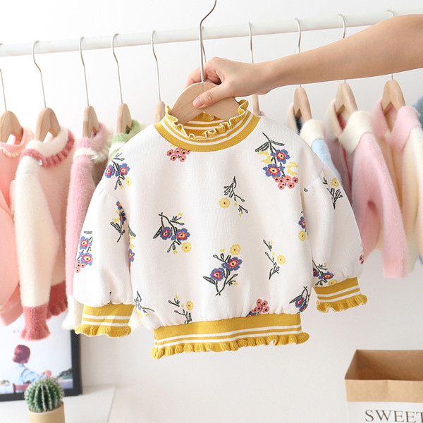 Modern gyerekpulóver lányoknak magas gallérral és virágmotívumokkal