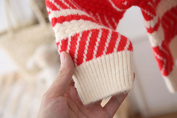 Gyermek karácsonyi pulóver magas gallérral, piros színben