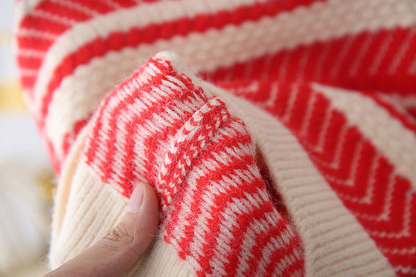 Gyermek karácsonyi pulóver magas gallérral, piros színben