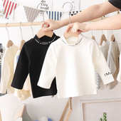 Alkalmi gyerekblúz magas gallérral, fehér és fekete felirattal