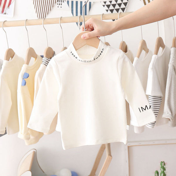 Alkalmi gyerekblúz magas gallérral, fehér és fekete felirattal