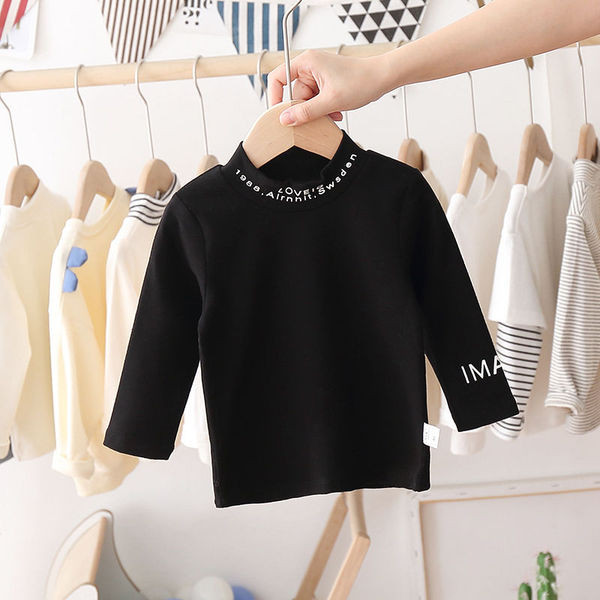 Alkalmi gyerekblúz magas gallérral, fehér és fekete felirattal