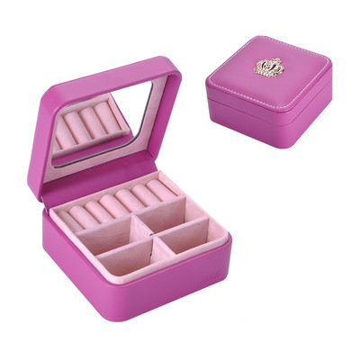 Juvelierizstrādājumu kastīte ar rāvējslēdzēju un nodalījumu gredzeniem un auskariem