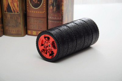 Метална чаша за автомобил с капацитет 320мл във формата на гума