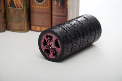 Метална чаша за автомобил с капацитет 320мл във формата на гума