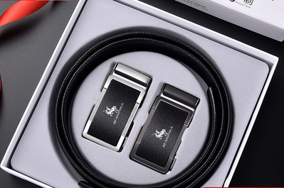 Мъжки модерен колан в подаръчна кутия с две катарами