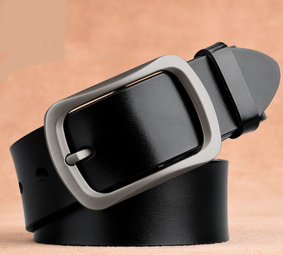 Изчистен мъжки колан от еко кожа с метална катарама