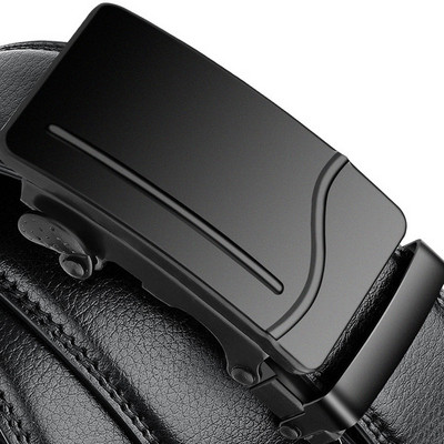 Dnevni muški remen u crnoj boji sa različitim kopčama