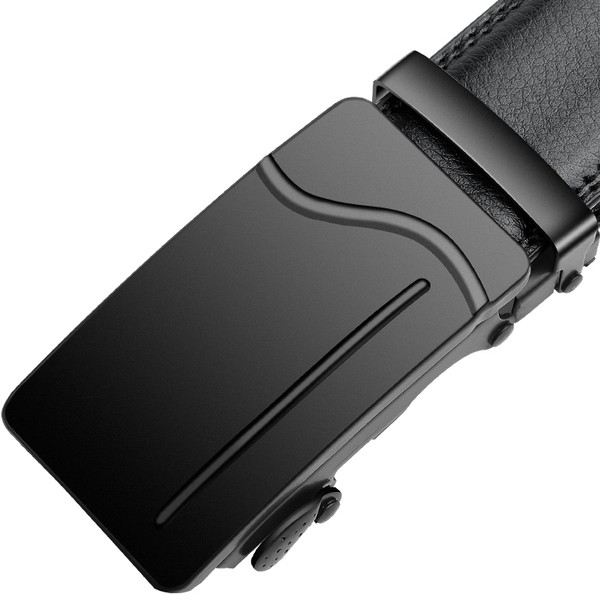 Dnevni muški remen u crnoj boji sa različitim kopčama