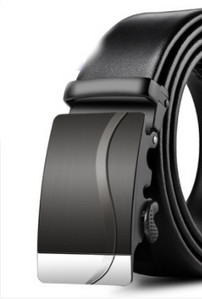 Кожен мъжки колан в черен цвят с метална катарама