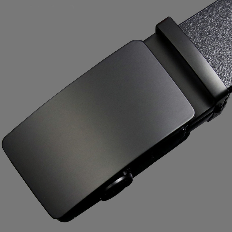 Мъжки изчистен колан от еко кожа с метална катарама