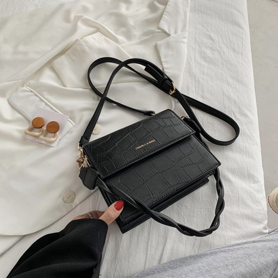 Дамска модерна чанта от еко кожа с къса и дълга дръжка