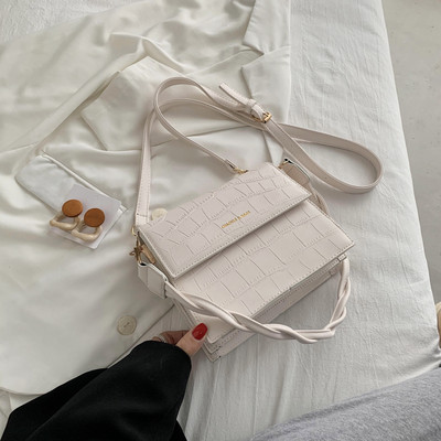 Дамска модерна чанта от еко кожа с къса и дълга дръжка