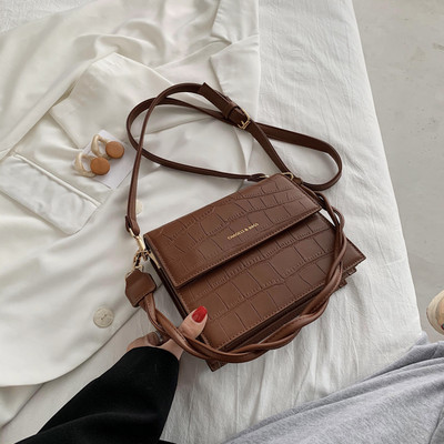 Дамска модерна чанта от еко кожа с къса и дълга дръжка