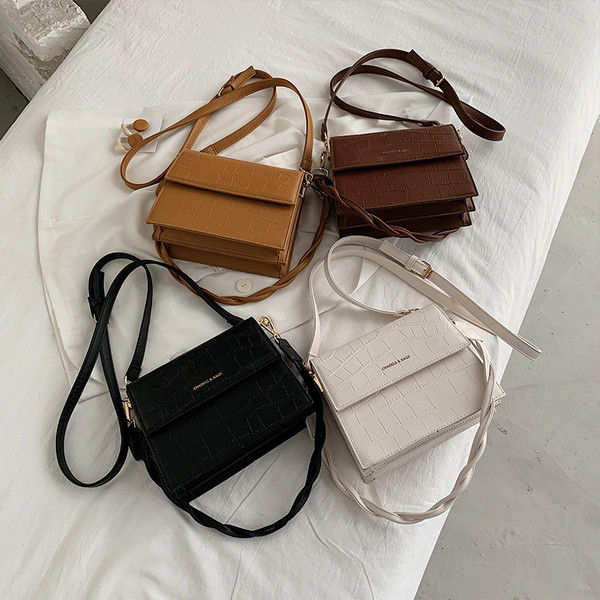 Дамска модерна чанта от еко кожа с къса и дълга дръжка