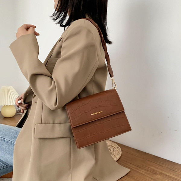 Дамска модерна чанта от еко кожа с къса и дълга дръжка