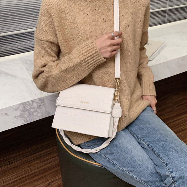 Дамска модерна чанта от еко кожа с къса и дълга дръжка