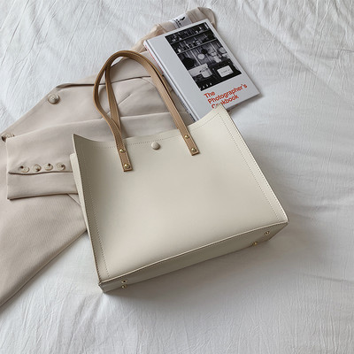 Ежедневна дамска кожена чанта в квадратна форма с две дръжки