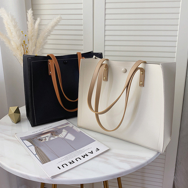 Ежедневна дамска кожена чанта в квадратна форма с две дръжки