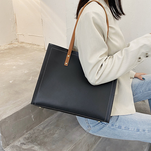 Ежедневна дамска кожена чанта в квадратна форма с две дръжки