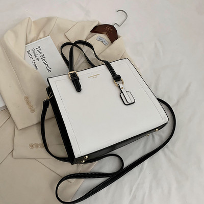 Дамска модерна чанта от еко кожа в бял и черен цвят