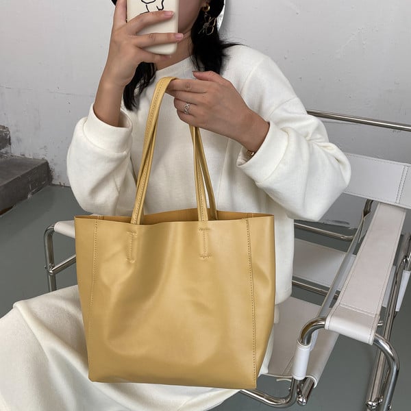 Изчистен модел дамска чанта за рамо от еко кожа