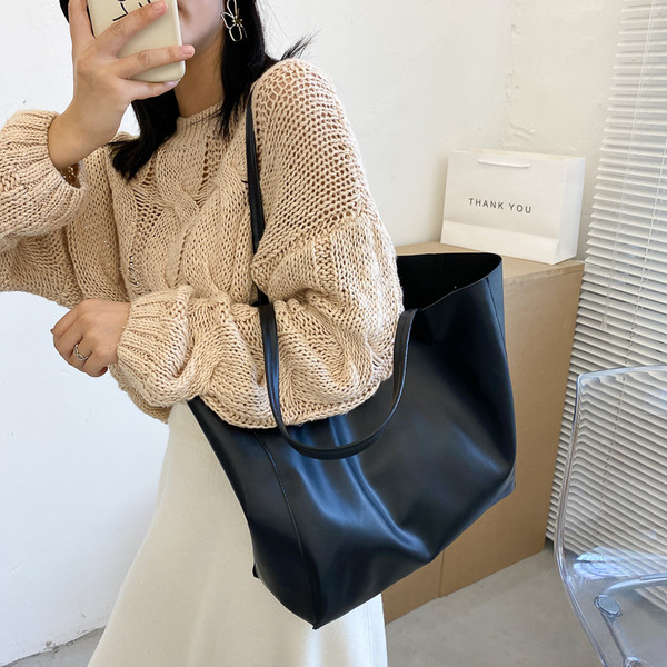 Изчистен модел дамска чанта за рамо от еко кожа