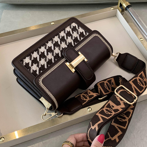 Стилна дамска карирана чанта с дръжка от текстил в четири цвята