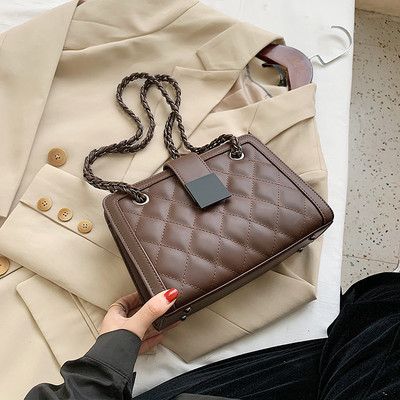 Актуална дамска чанта от еко кожа с дълга дръжка тип верижка