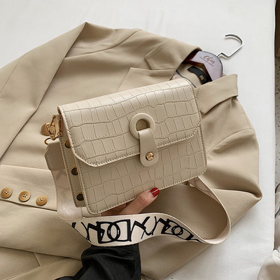 Кожена дамска чанта с нитове и дълга дръжка - два модела