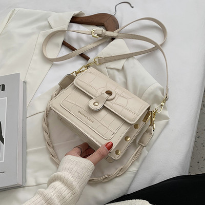 Кожена дамска чанта с нитове и дълга дръжка - два модела