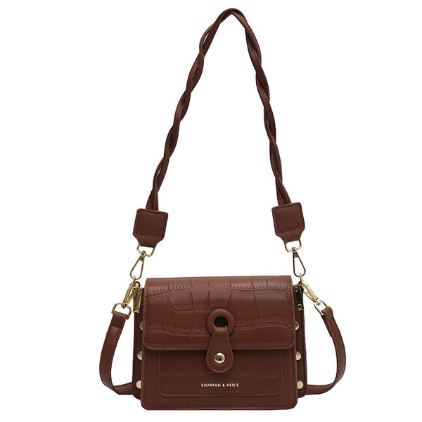 Кожена дамска чанта с нитове и дълга дръжка - два модела