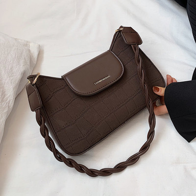 Актуална дамска чанта с къса дръжка