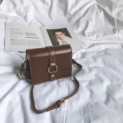 Ежедневна дамска кожена чанта с дълга дръжка и метална декорация