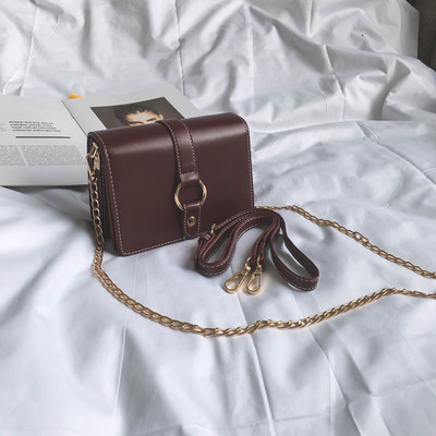 Ежедневна дамска кожена чанта с дълга дръжка и метална декорация