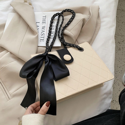 Ежедневна дамска чанта от еко кожа с панделка и текстилна дръжка