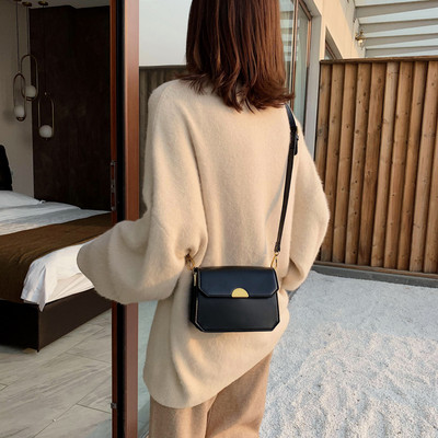 Ежедневна дамска кожена чанта с дълга кожена дръжка и метална декорация