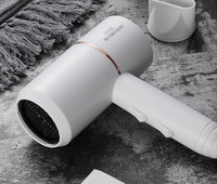 Високомощен сешоар с топъл и студен въздух