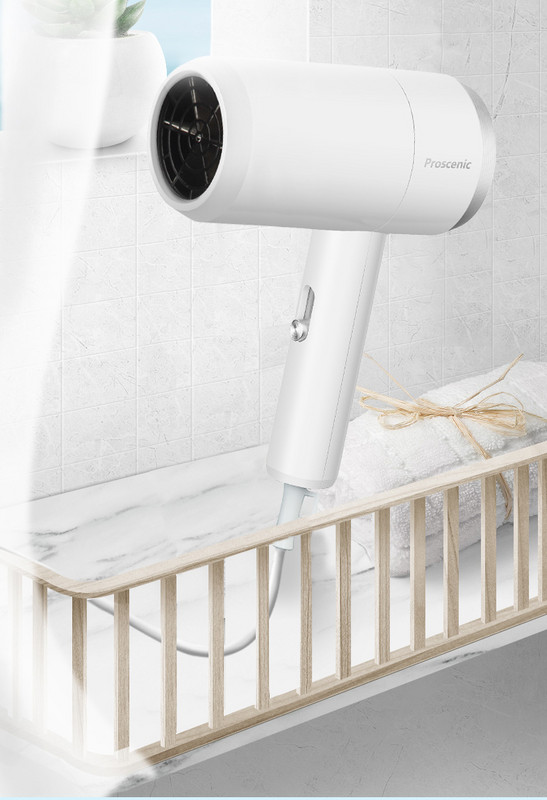 Сешоар с отрицателни йони и 1600W мощност в бял цвят